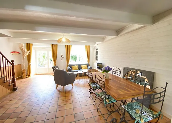 Charming Near Mont St Michel Bay Ferienhaus Bréhal