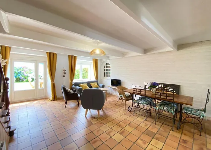 Ferienhaus Charming Near Mont St Michel Bay *